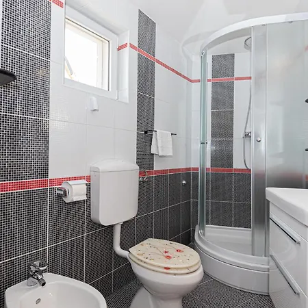 Three-bedroom With An Outdoor Swimming Pool 09 Διαμέρισμα *