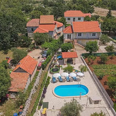 Three-bedroom With An Outdoor Swimming Pool 09 Διαμέρισμα