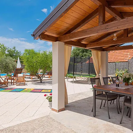 Three-bedroom With An Outdoor Swimming Pool 09 Διαμέρισμα