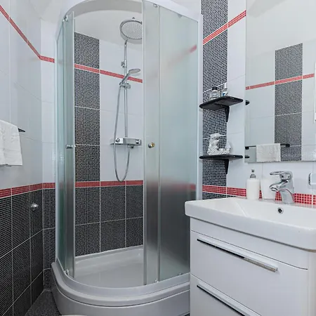 Three-bedroom With An Outdoor Swimming Pool 09 *