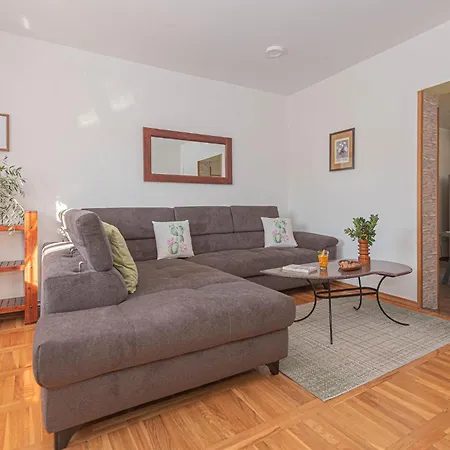 Holiday Home - Sibenik-Dubrava * Dubrava (Sibenik-Knin)