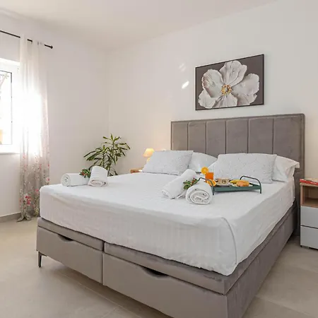 Apartament Holiday Home - Sibenik-Dubrava Dubrava (Sibenik-Knin)