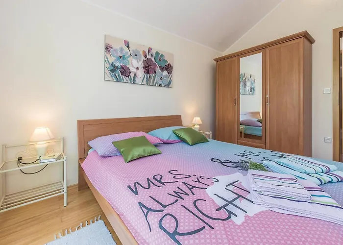 Vakantiehuis Holiday Home - Sibenik-Dubrava *