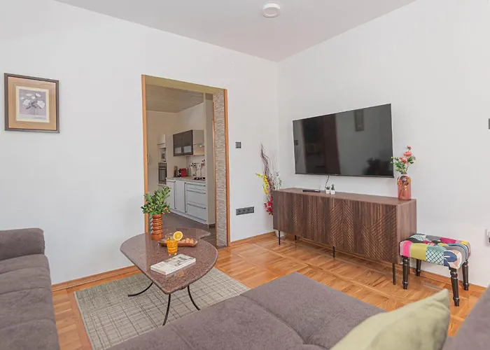 Vakantiehuis Holiday Home - Sibenik-Dubrava *