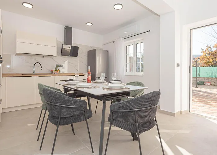 Holiday Home - Sibenik-Dubrava Vakantiehuis *